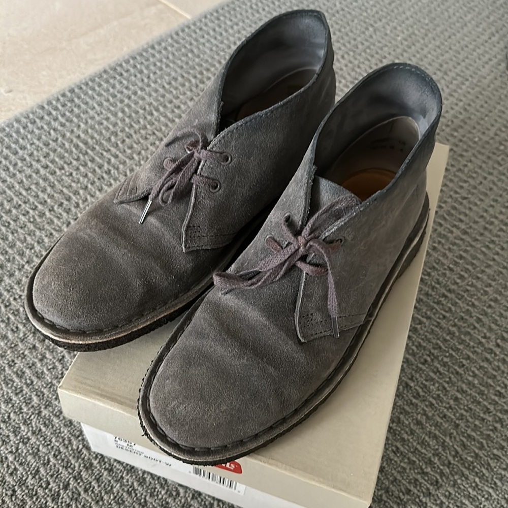 Clarks Originals Dessert Boots Womens in gray preloved